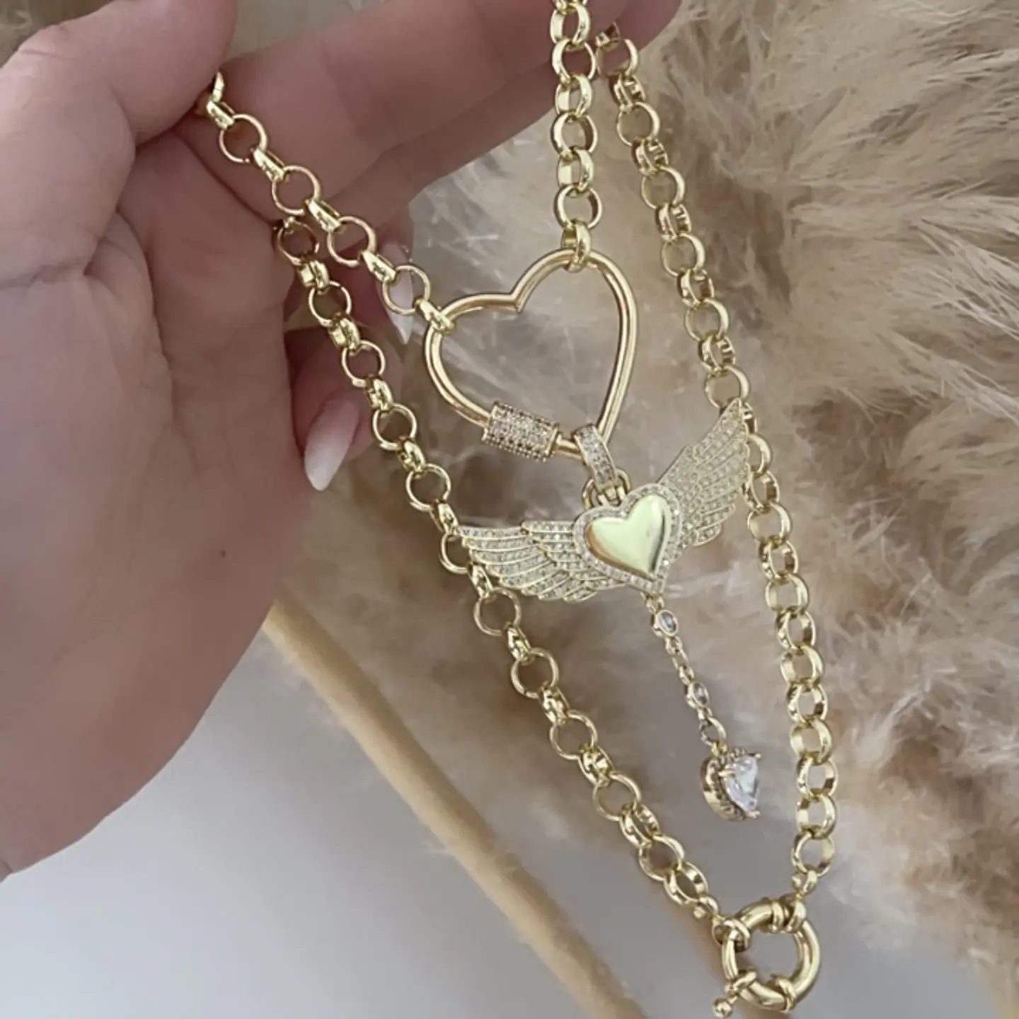 Collar Corazón Alado Circones Gold 3