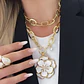 Collar XL Maxi Camelia White Esmaltada Gold - Miniatura 4