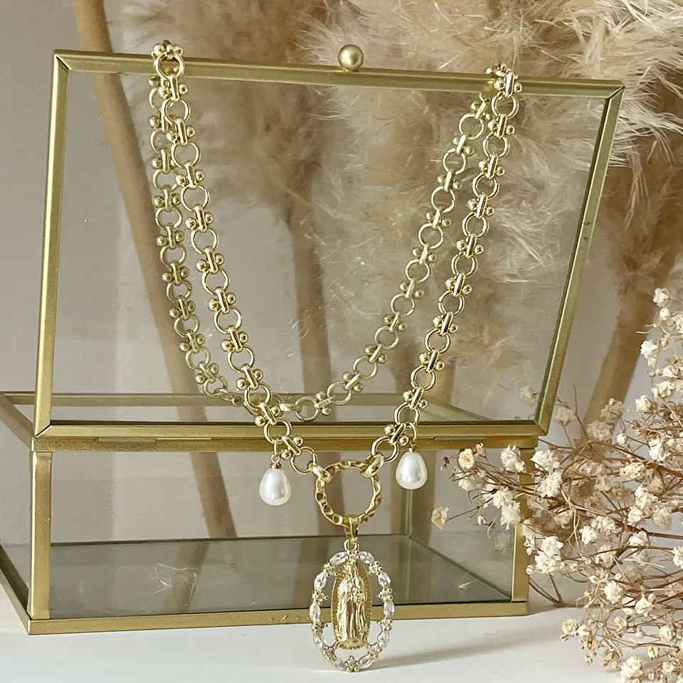 Collar Medalla Virgen  Cristales y Perlas Gold  2
