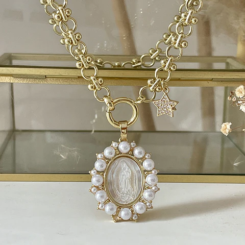 Collar Medalla Virgen Perlas de Rio Circones Gold