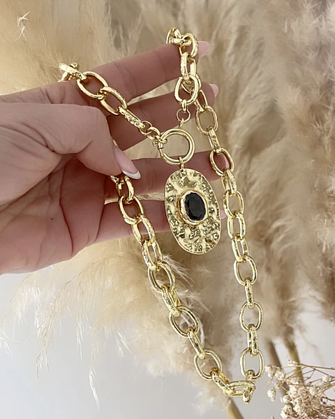 Collar Macizo Medallón Onyx Gold