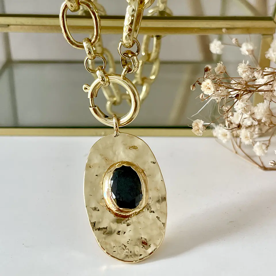 Collar Macizo Medallón Onyx Gold 3