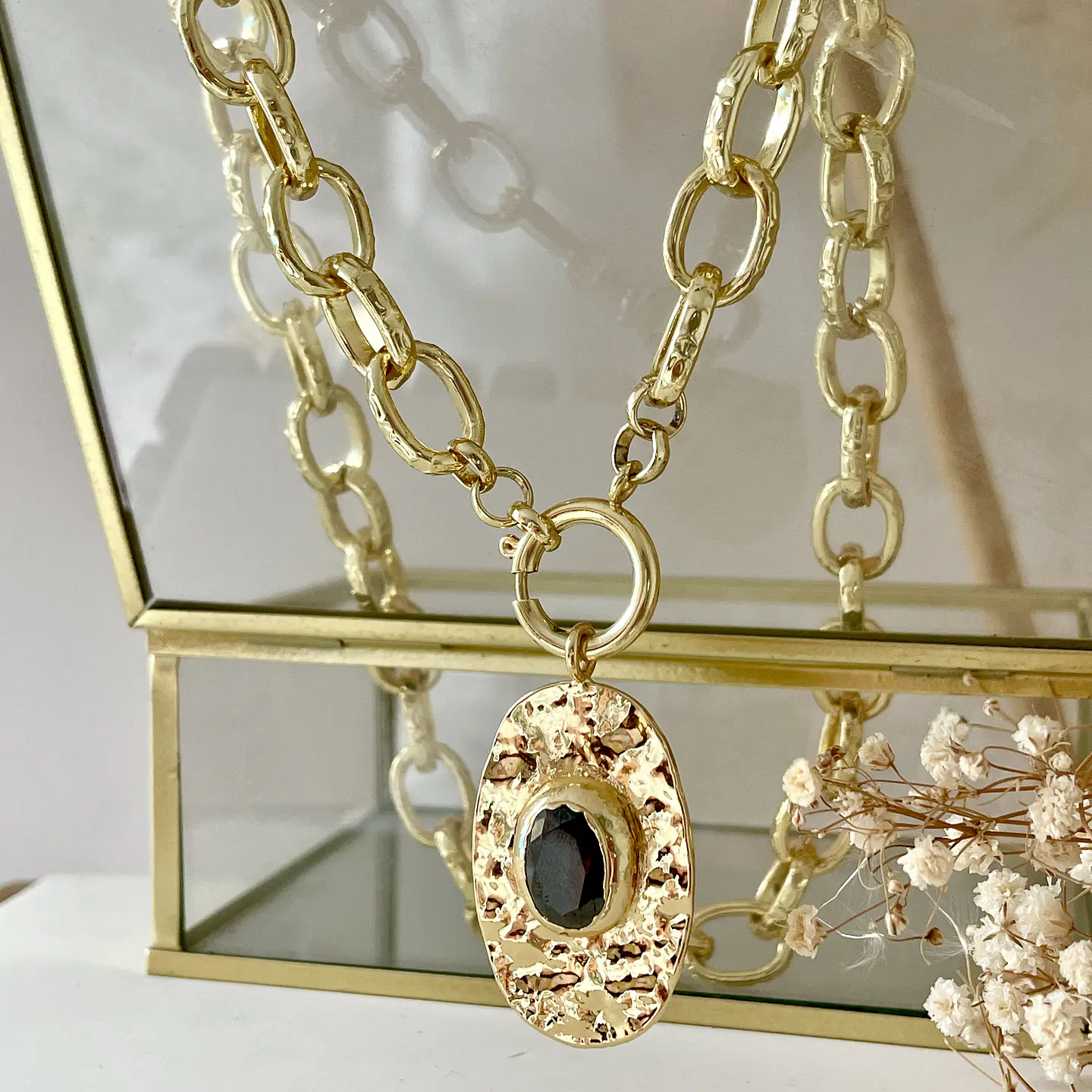Collar Macizo Medallón Onyx Gold 2