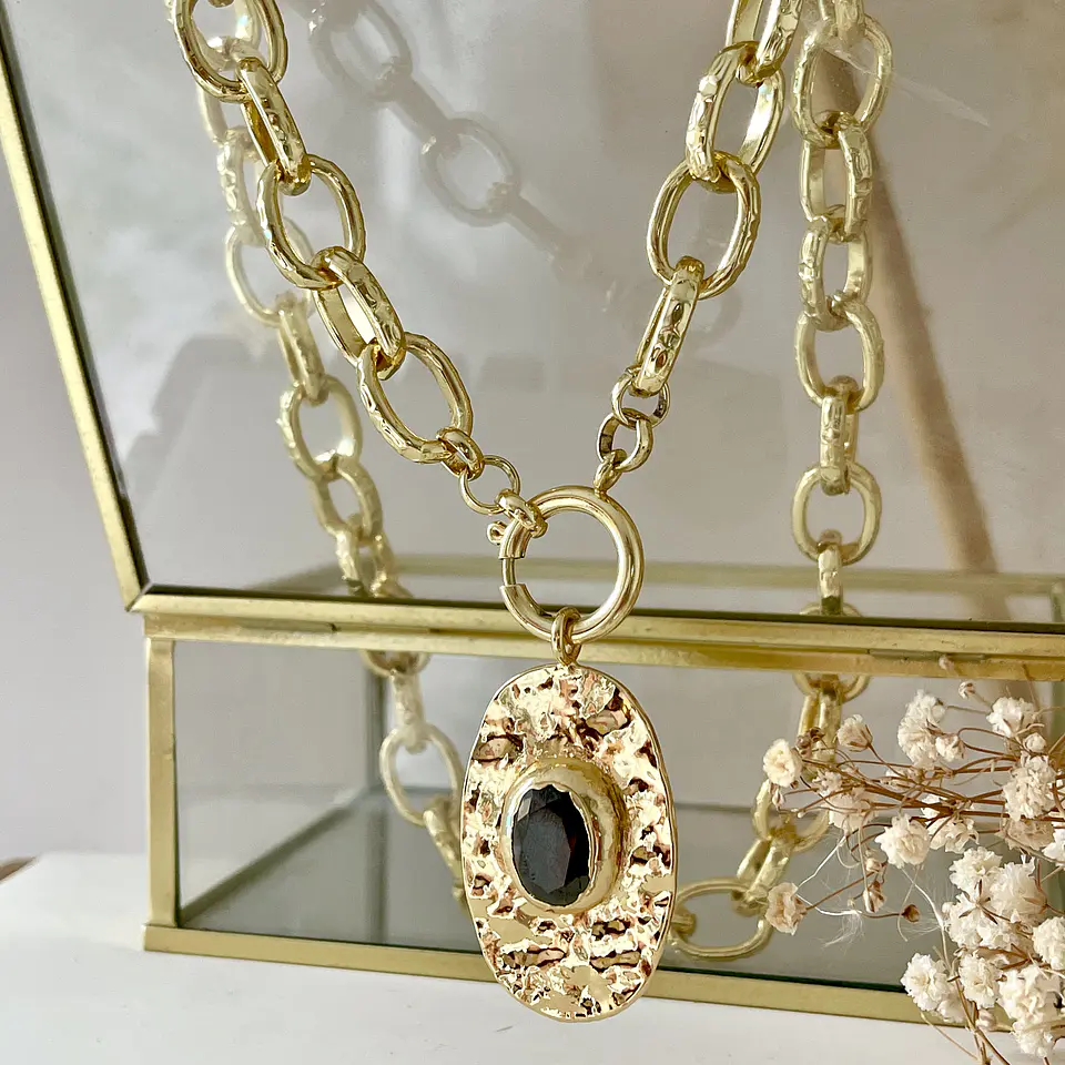 Collar Macizo Medallón Onyx Gold 2