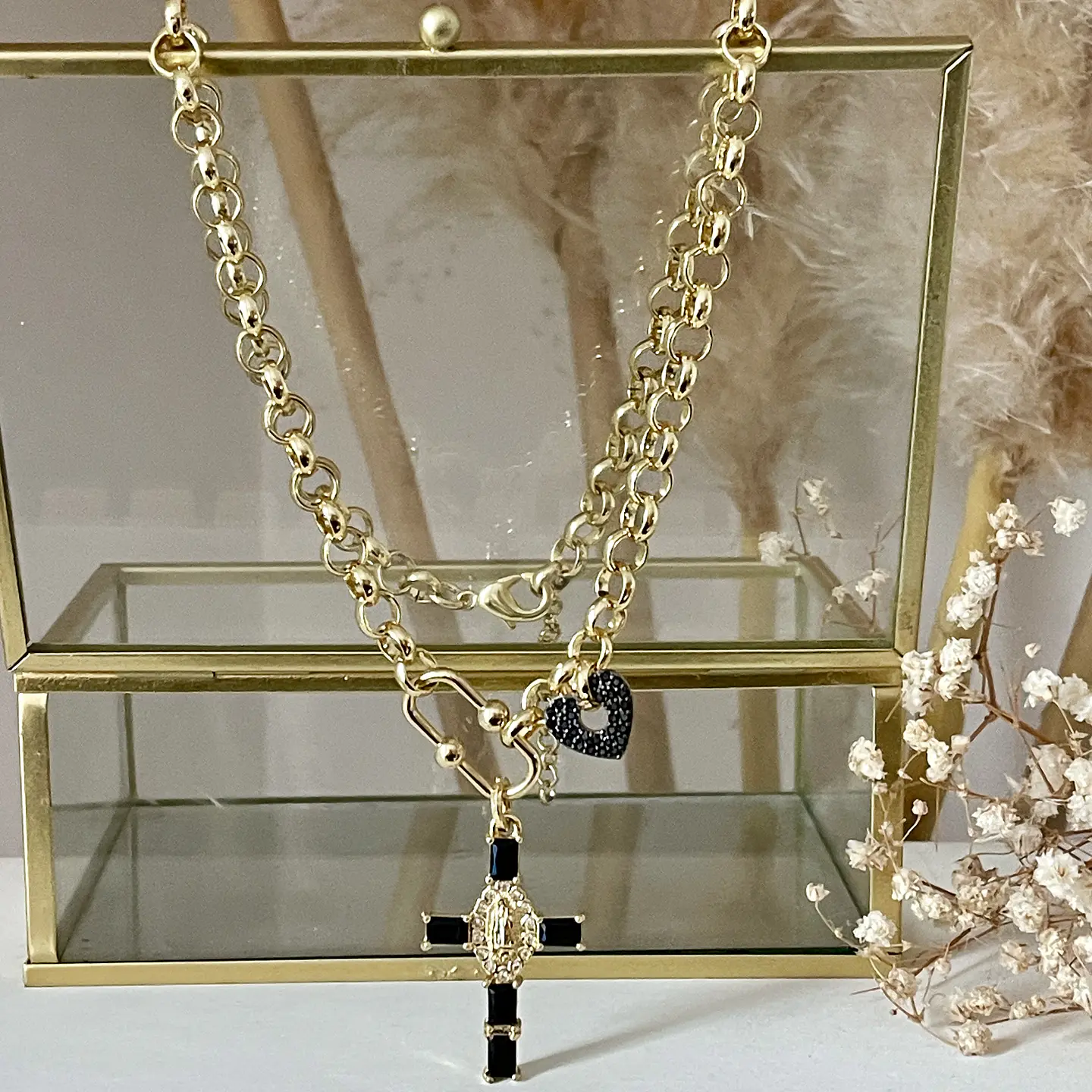 Collar Cruz Virgen Onyx Gold 2