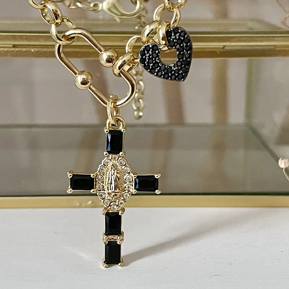Collar Cruz Virgen Onyx Gold 3