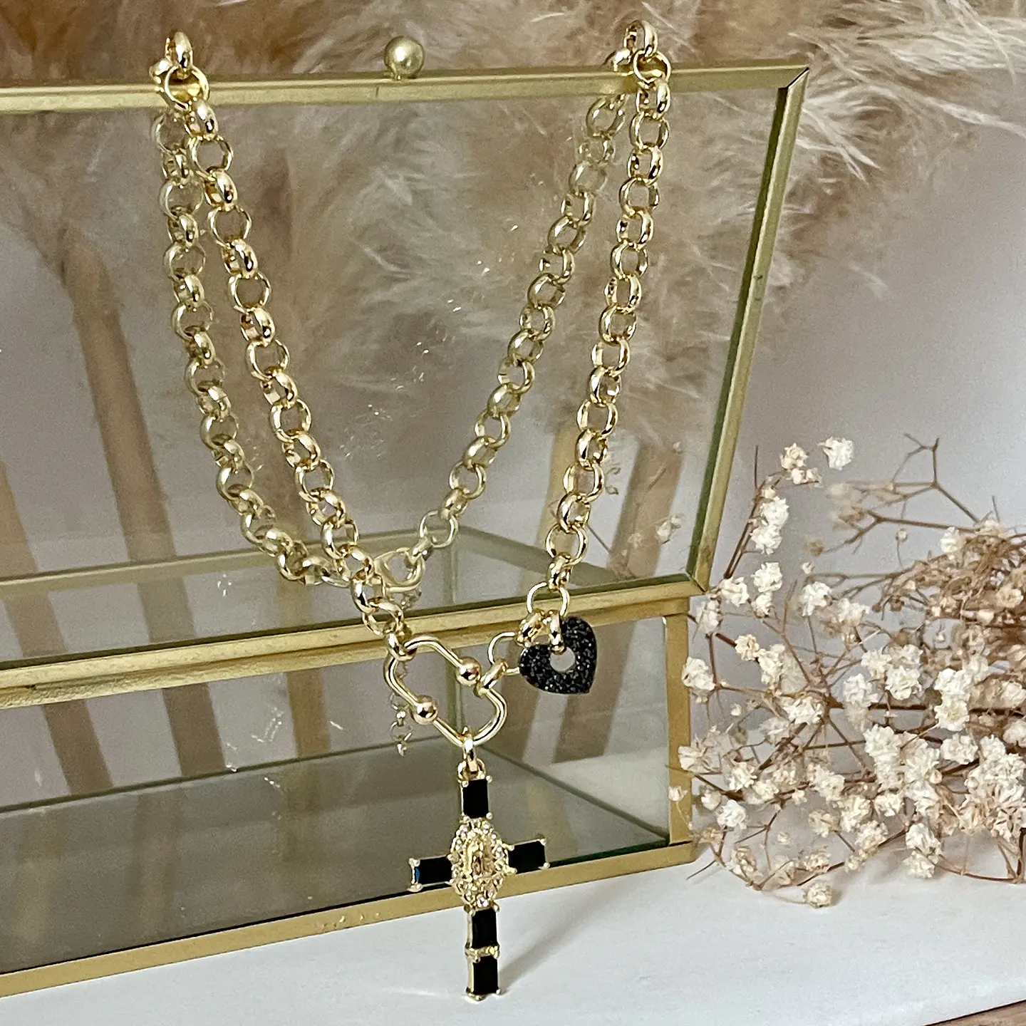 Collar Cruz Virgen Onyx Gold 4