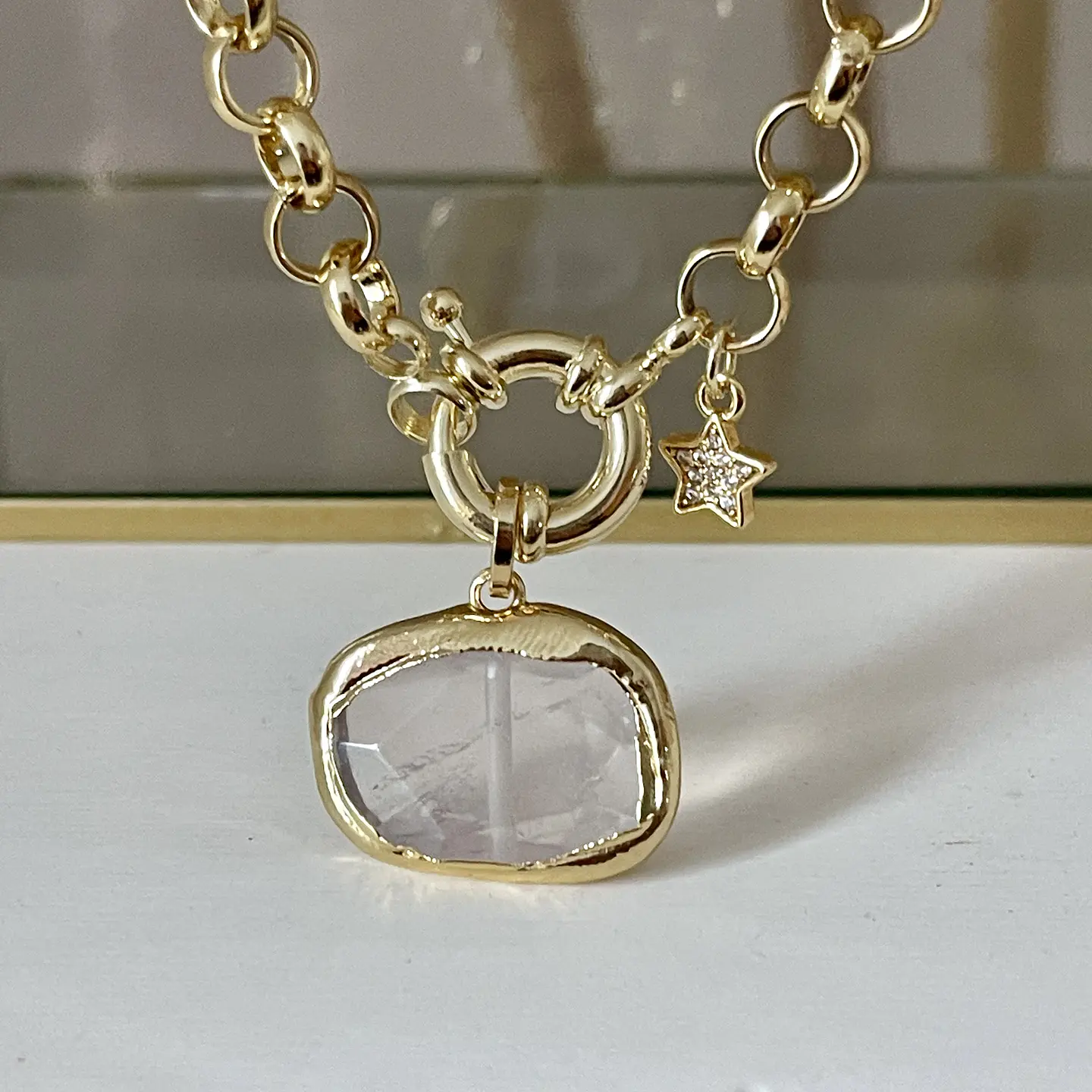 Collar Medalla Cuarzo Cristal Gold  3