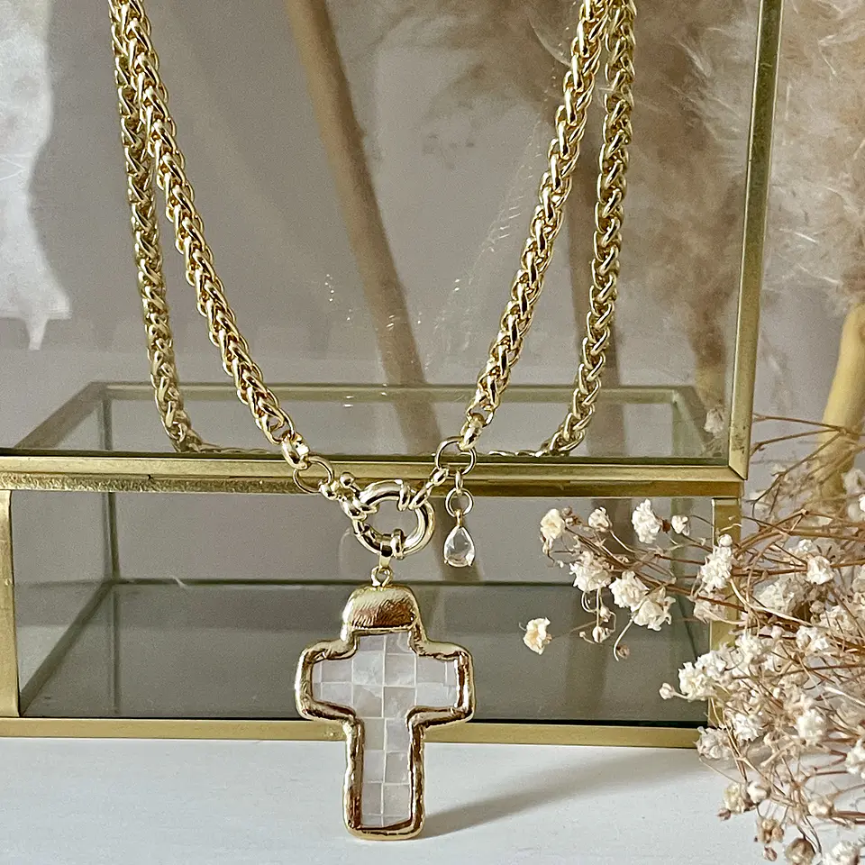 Collar Maxi Cruz Nácar Eslabones trenzados Gold 2