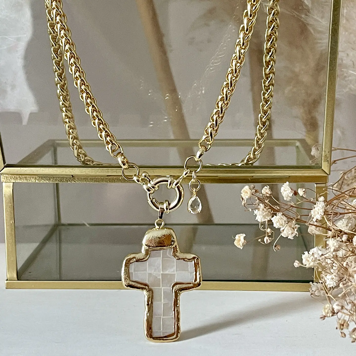 Collar Maxi Cruz Nácar Eslabones trenzados Gold 4