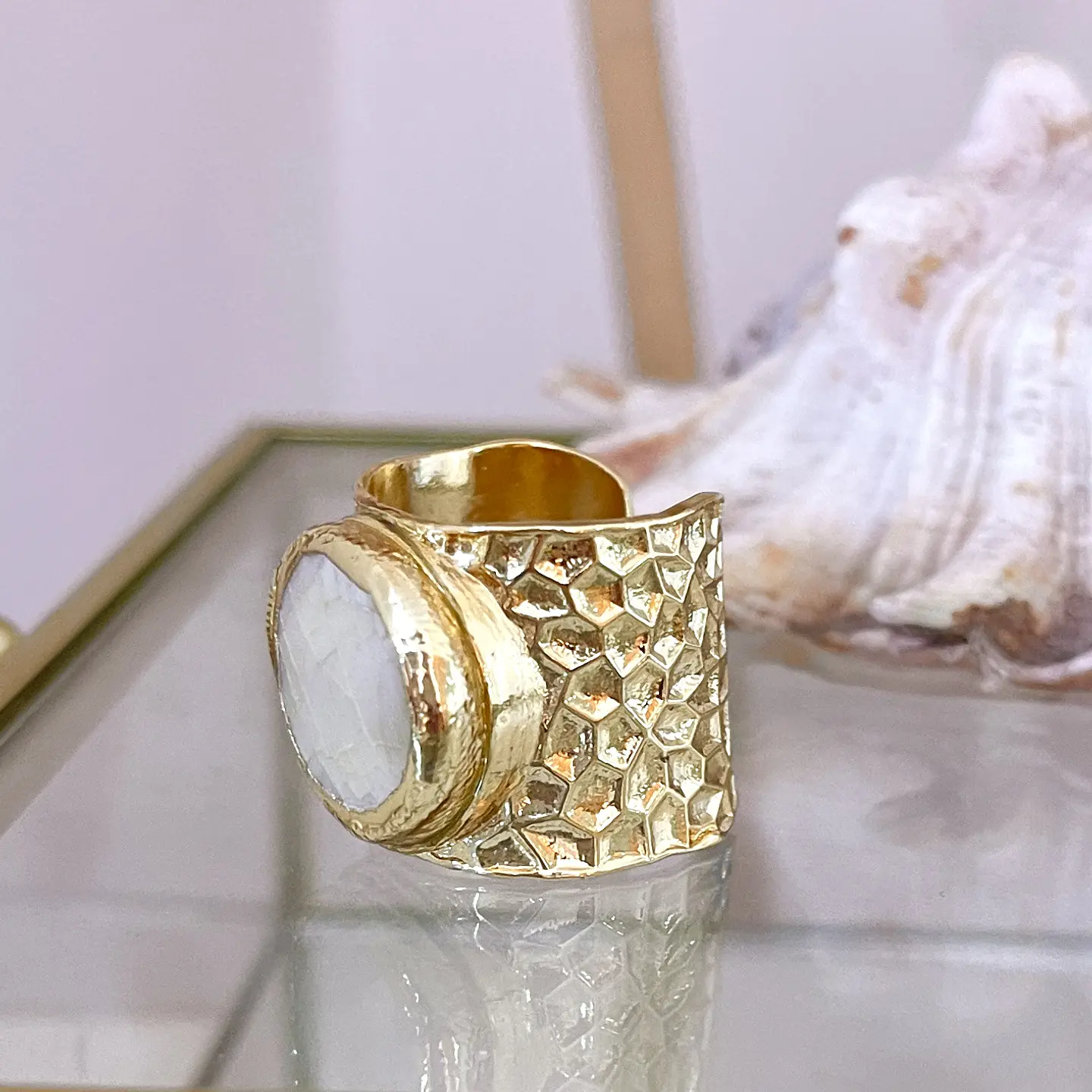 Maxi Anillo Nácar Martillado Gold 2