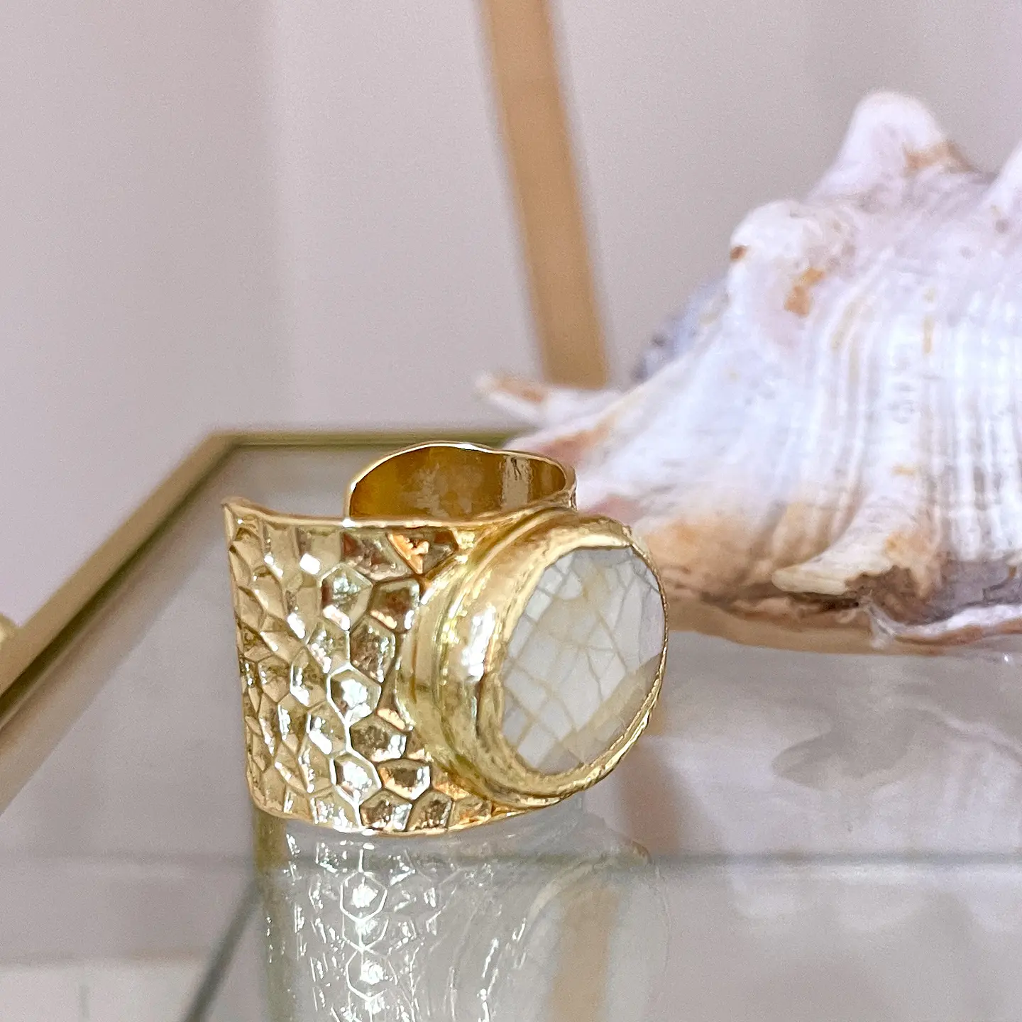 Maxi Anillo Nácar Martillado Gold 3