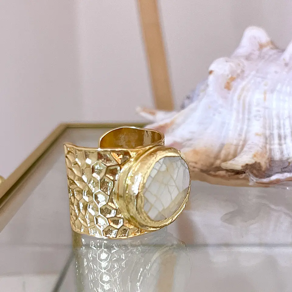 Maxi Anillo Nácar Martillado Gold 3