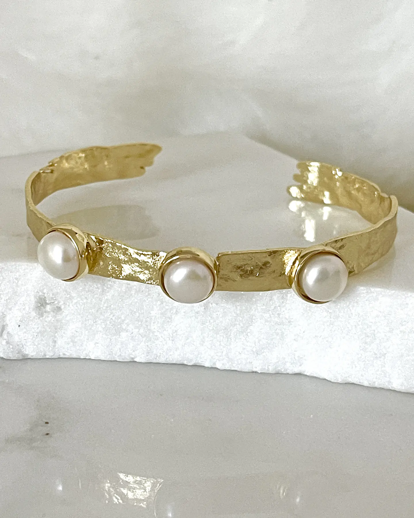 Pulsera Esclava Leonora Triple Perlas Gold 3