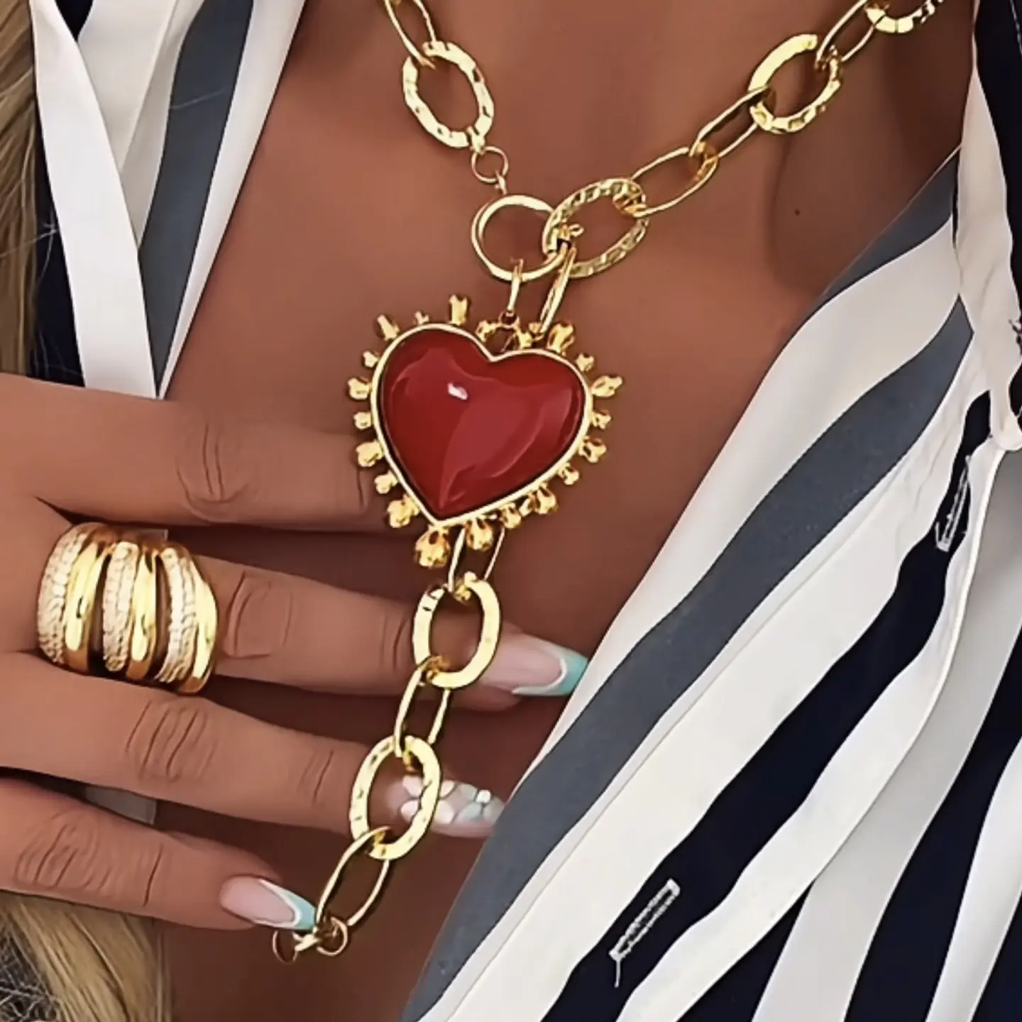 Collar Maxi eslabones Corazon Sagrado Rojo 5