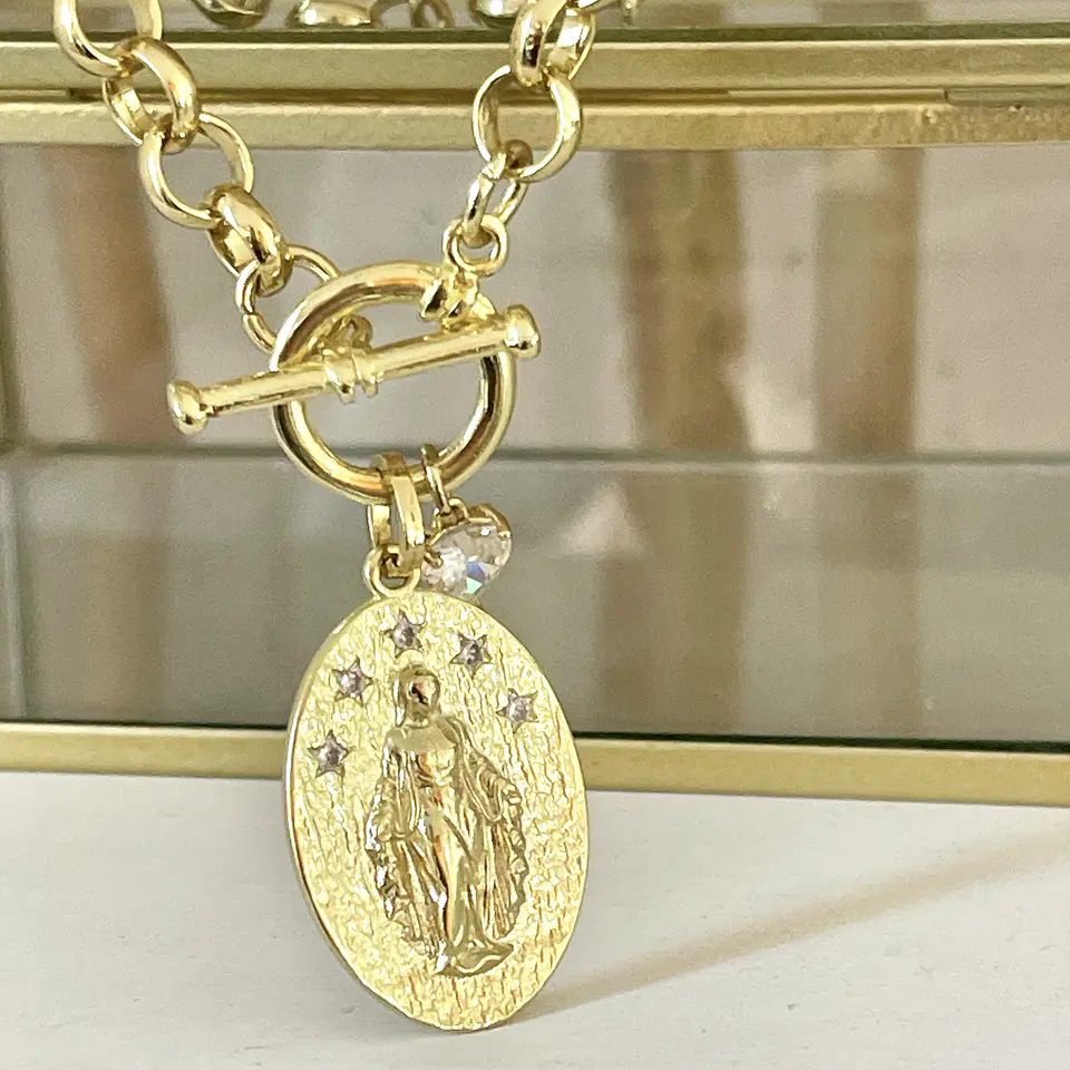 Collar Medalla Virgen de los Rayos Circones Gold  1