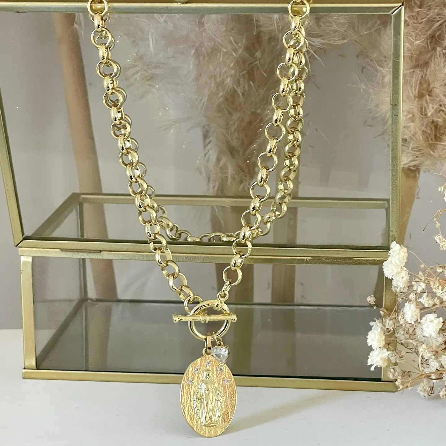 Collar Medalla Virgen de los Rayos Circones Gold  2
