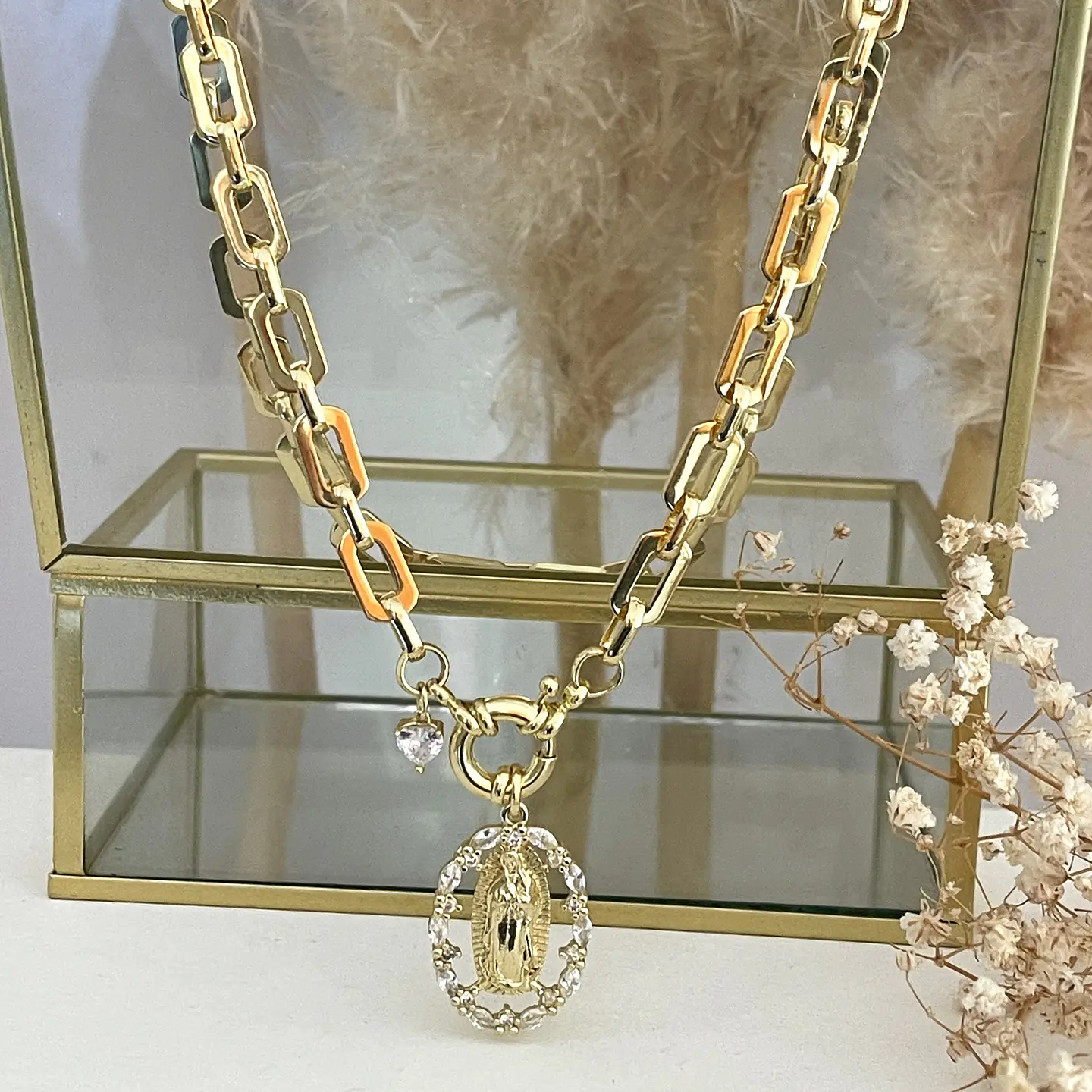 Collar Medalla Virgen Guadalupe Circones Gold  3