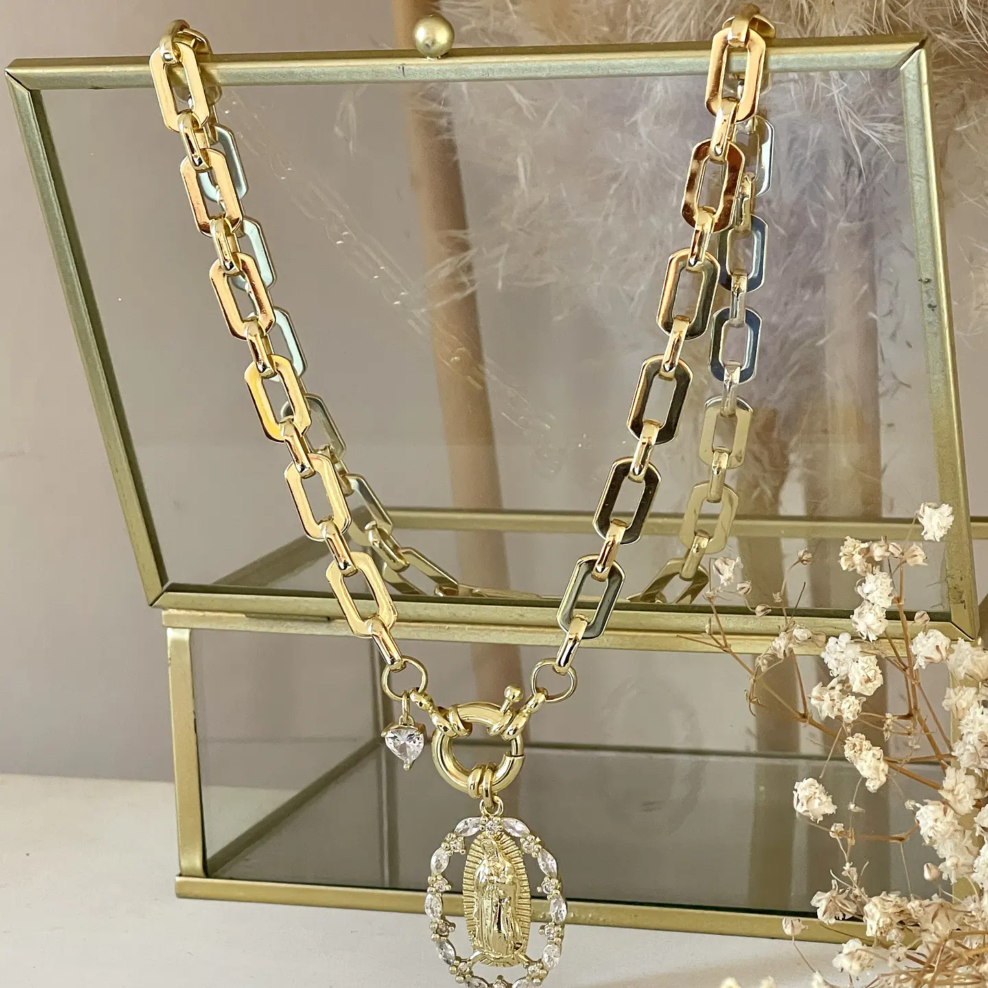 Collar Medalla Virgen Guadalupe Circones Gold  4