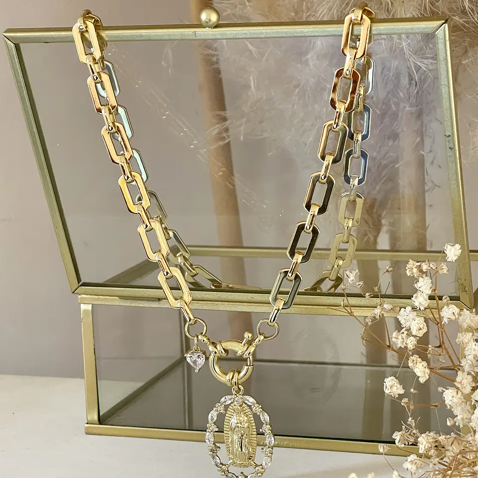 Collar Medalla Virgen Guadalupe Circones Gold  4