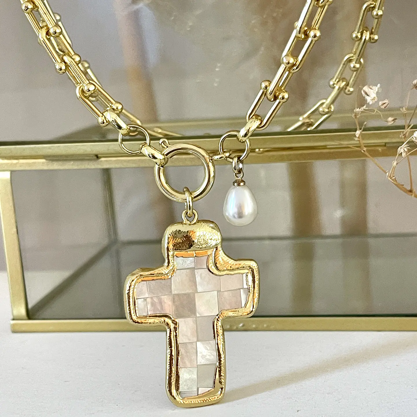 Collar Maxi Cruz Nácar Eslabones Tiffany Gold 1