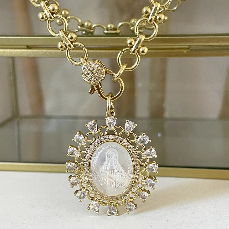 Collar  Medalla Virgen de los Rayos  Nácar Cristales Gold  1