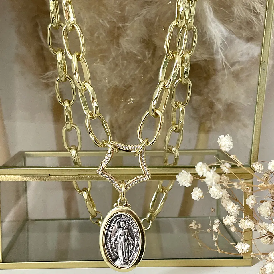 Collar Medalla Virgen de los Rayos Estrella circones gold 3