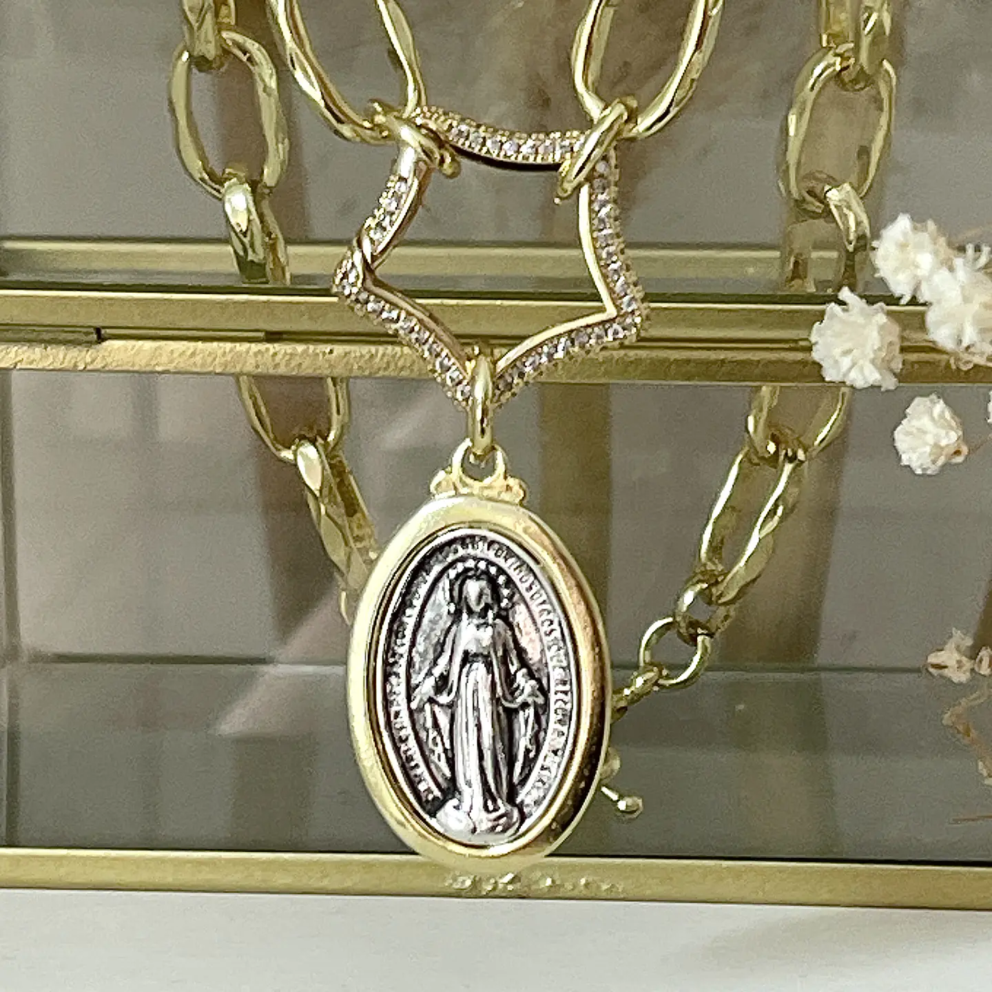 Collar Medalla Virgen de los Rayos Estrella circones gold 5