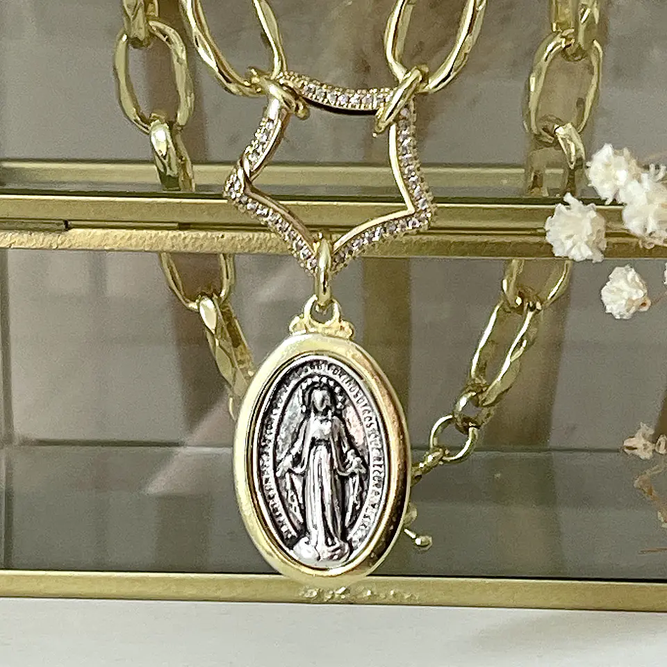 Collar Medalla Virgen de los Rayos Estrella circones gold 5