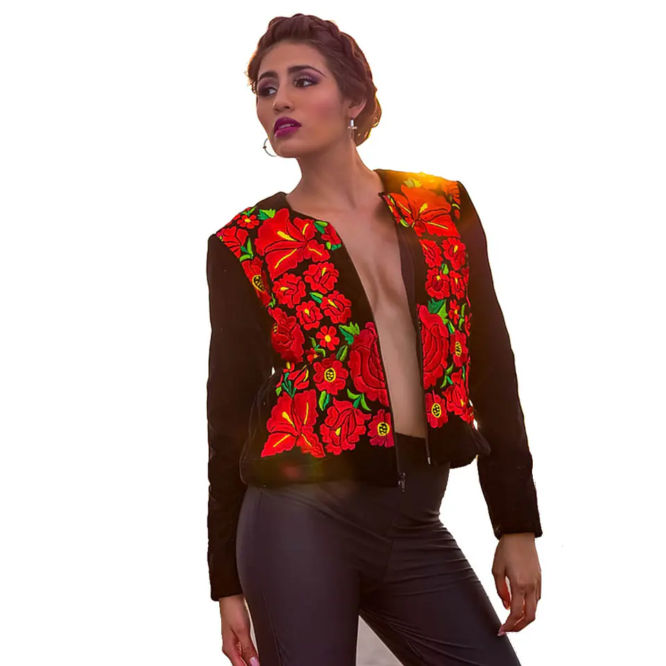 Chaqueta bordada sobre terciopelo. Forrado. Bordado Multicolor 1