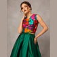 Conjunto de blusa bordada y falda de tablones. - Miniatura 3