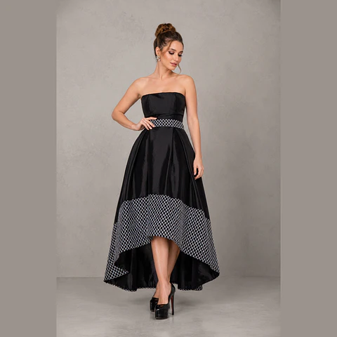 Vestido casual negro asimétrico con ceneja de encaje tejido en telar