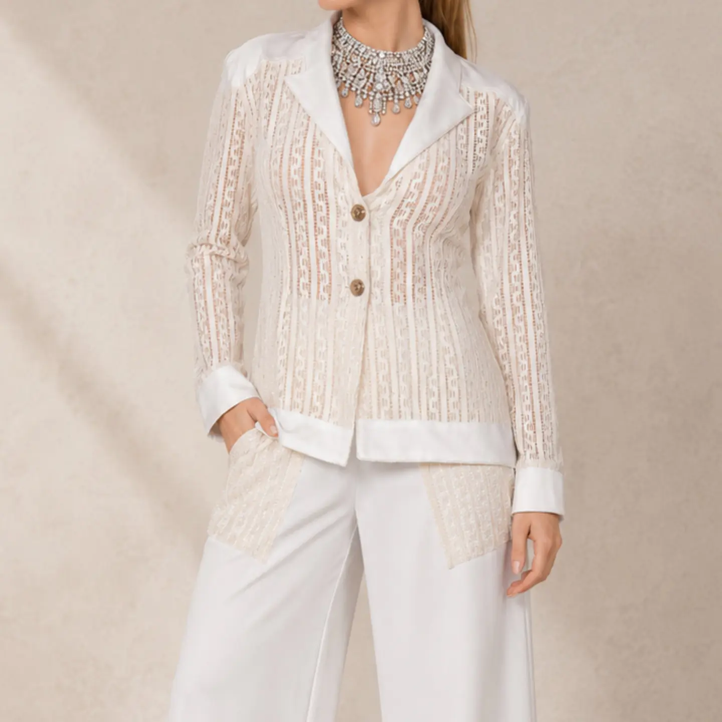 Conjunto de pantalón y saco de algodón y encaje de telar 2