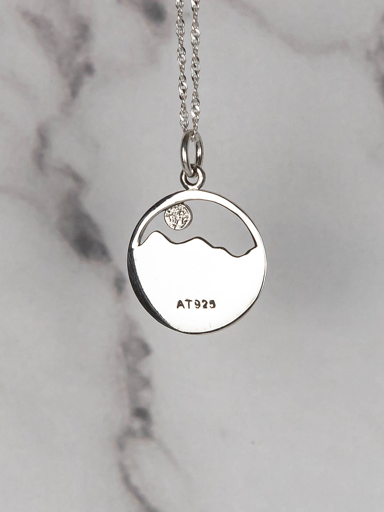 Colgante Lobo y Montañas 2