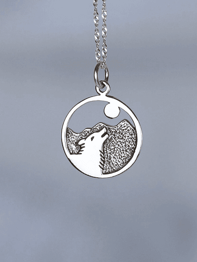 Colgante Lobo y Montañas