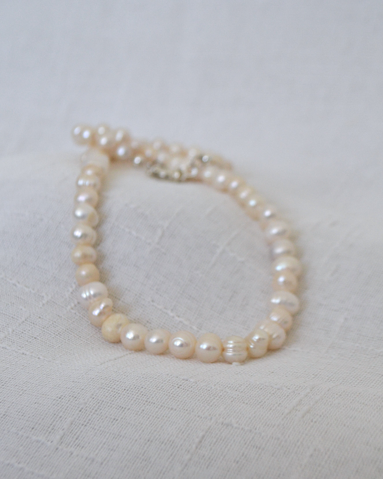 Collar Perlas de Río 8mm Broche Timón