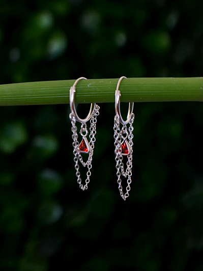 Argollas 14mm Cadenas y Circón Rojo