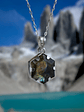 Colgante Torres del Paine en Labradorita – Diseño Hexagonal - Miniatura 2