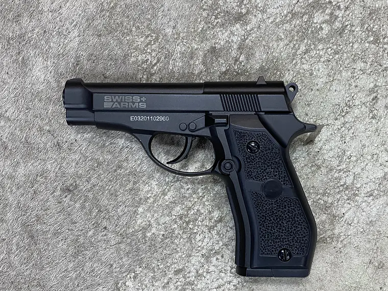 Cybergun P84 negra BALÍN ACERO  1