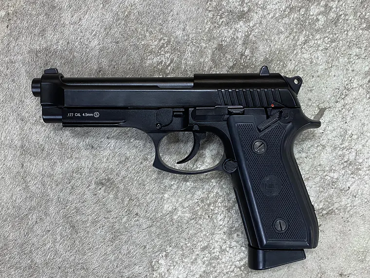 KWC PT92 TAURUS full auto BALIN ACERO 1