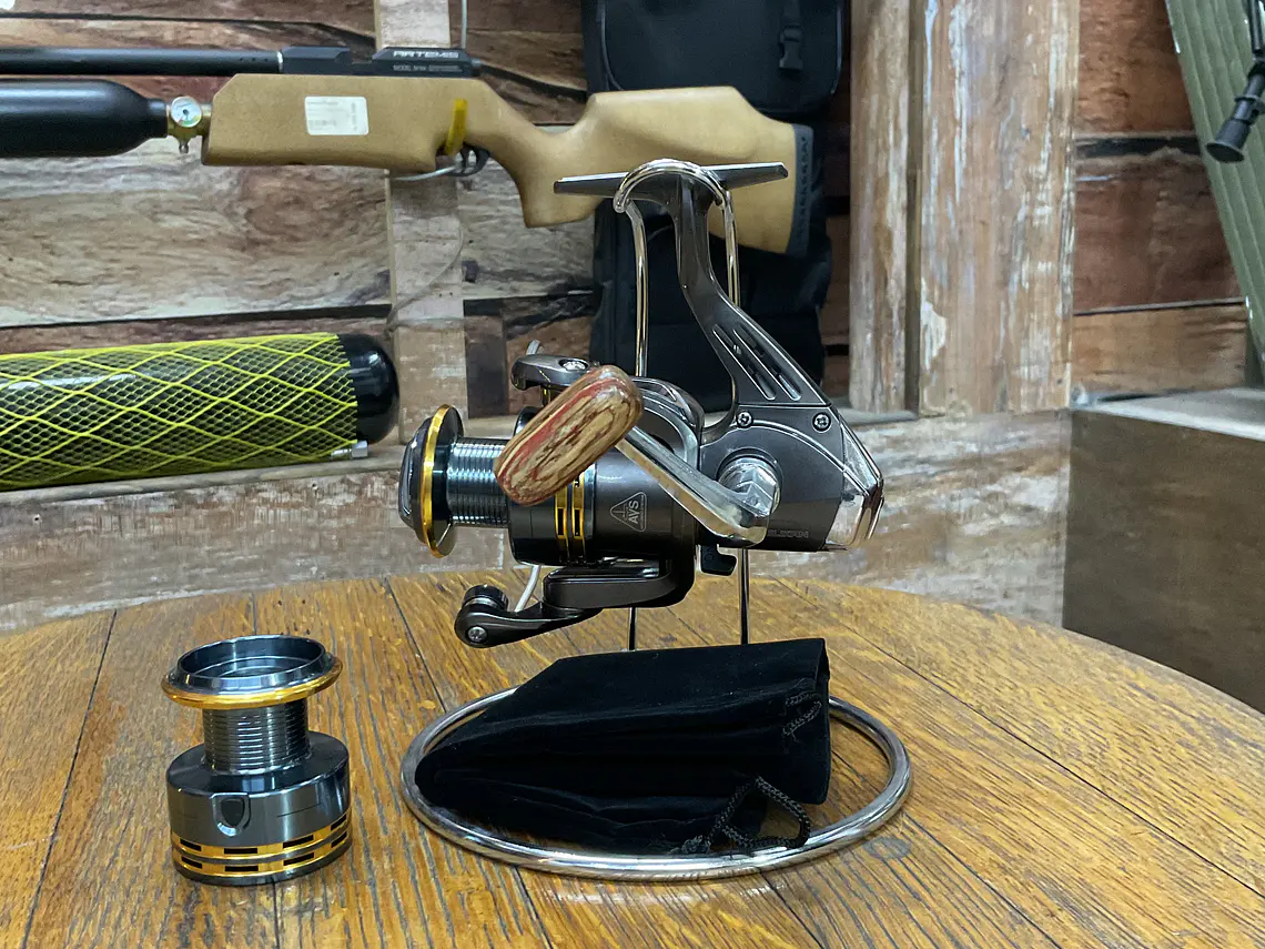 Carrete PELIKAN Hunter HK300FD 1