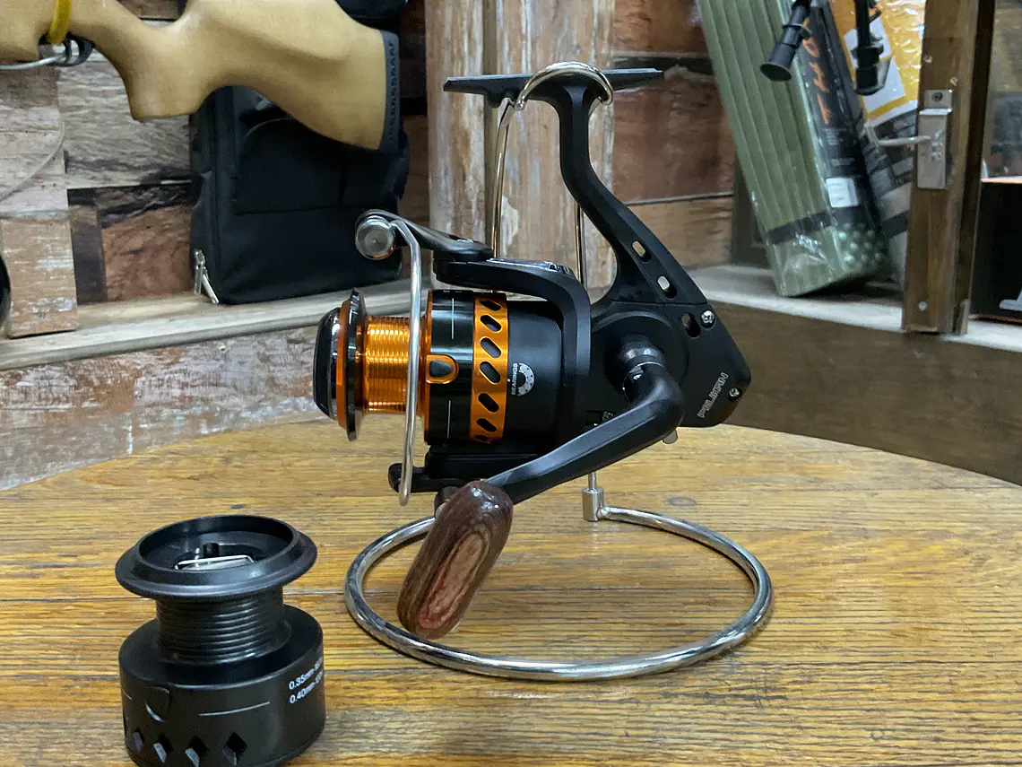 Carrete PELIKAN SOLO SOOS400FD 1