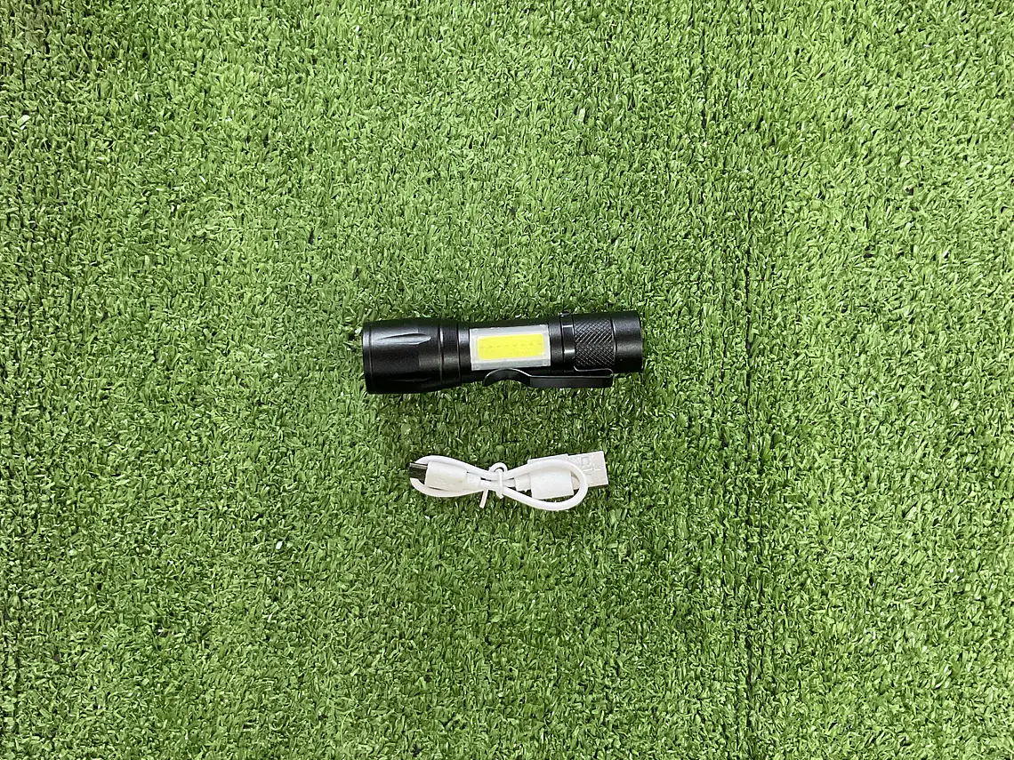 Mini Linterna USB Charge 1