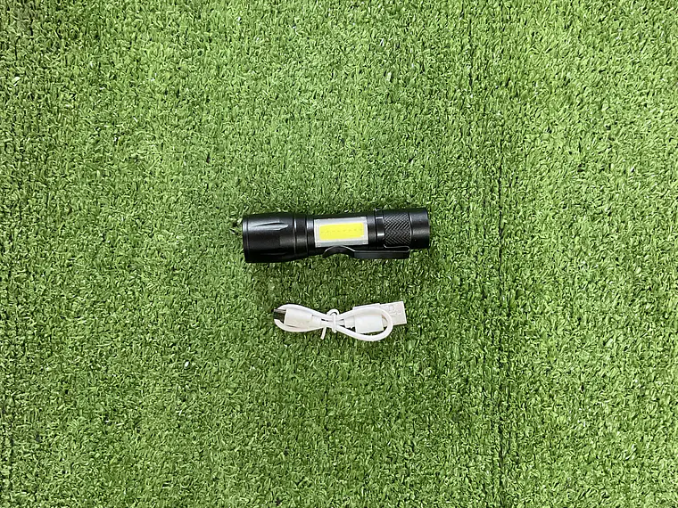 Mini Linterna USB Charge 1