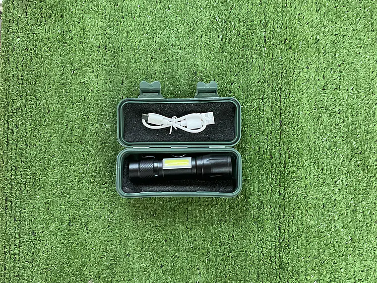 Mini Linterna USB Charge 2