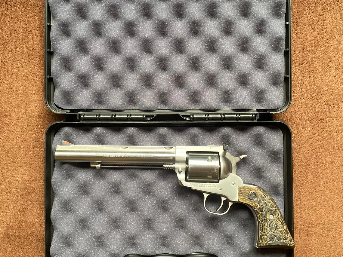 Revolver New Model SUPER  BLACKHAWK Cal .44 Mag 1