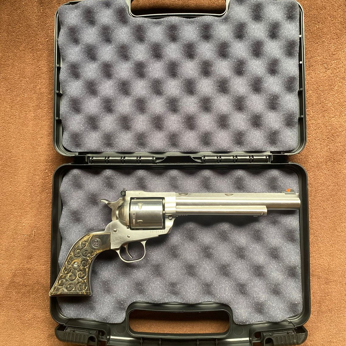 Revolver New Model SUPER  BLACKHAWK Cal .44 Mag 2