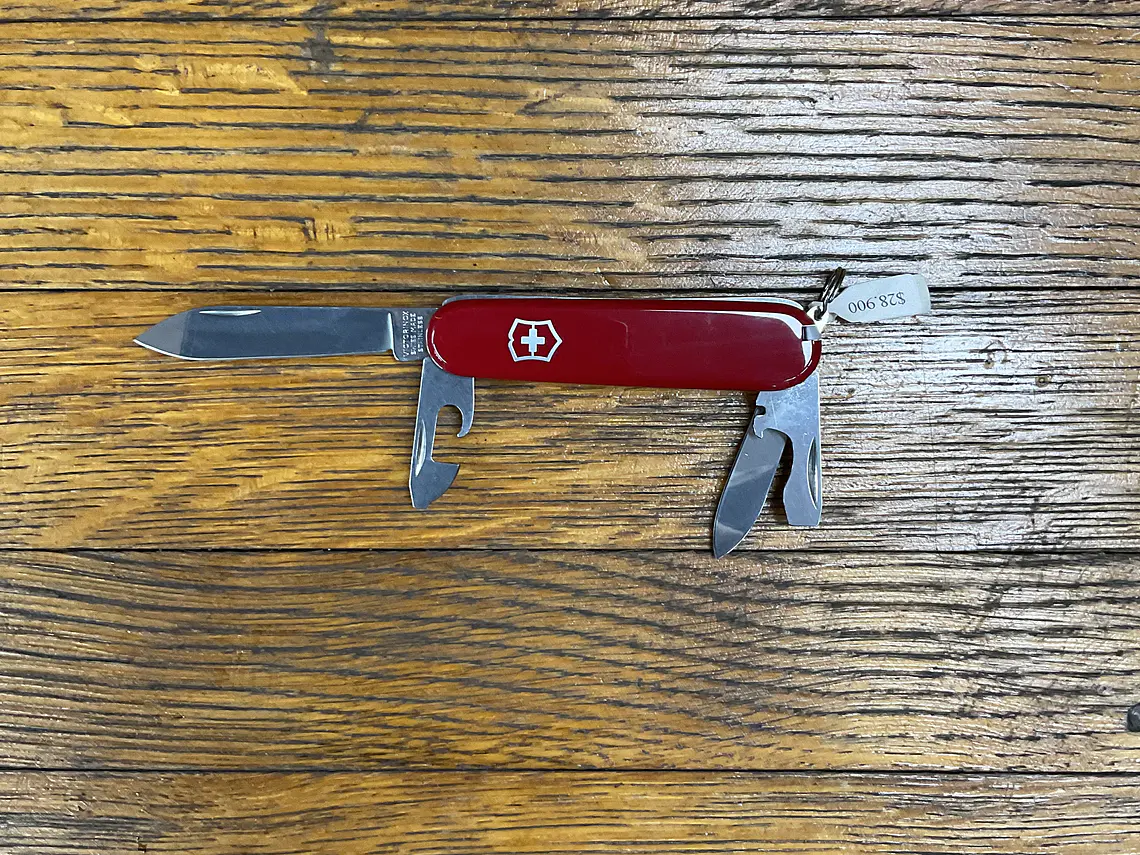 Victorinox RECRUIT  2