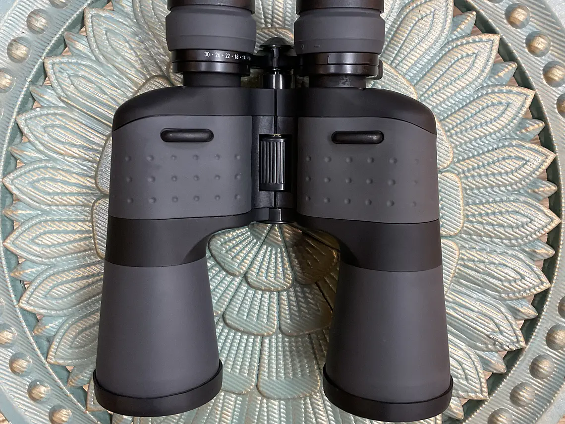 Binocular MOA 10-30x50 3