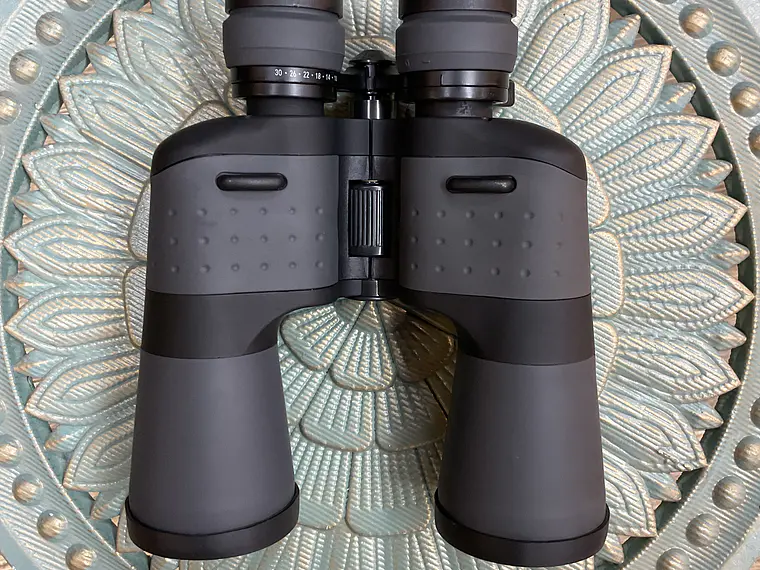 Binocular MOA 10-30x50 3